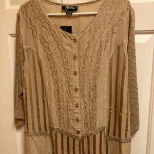 Tan Flower brand top - NWT